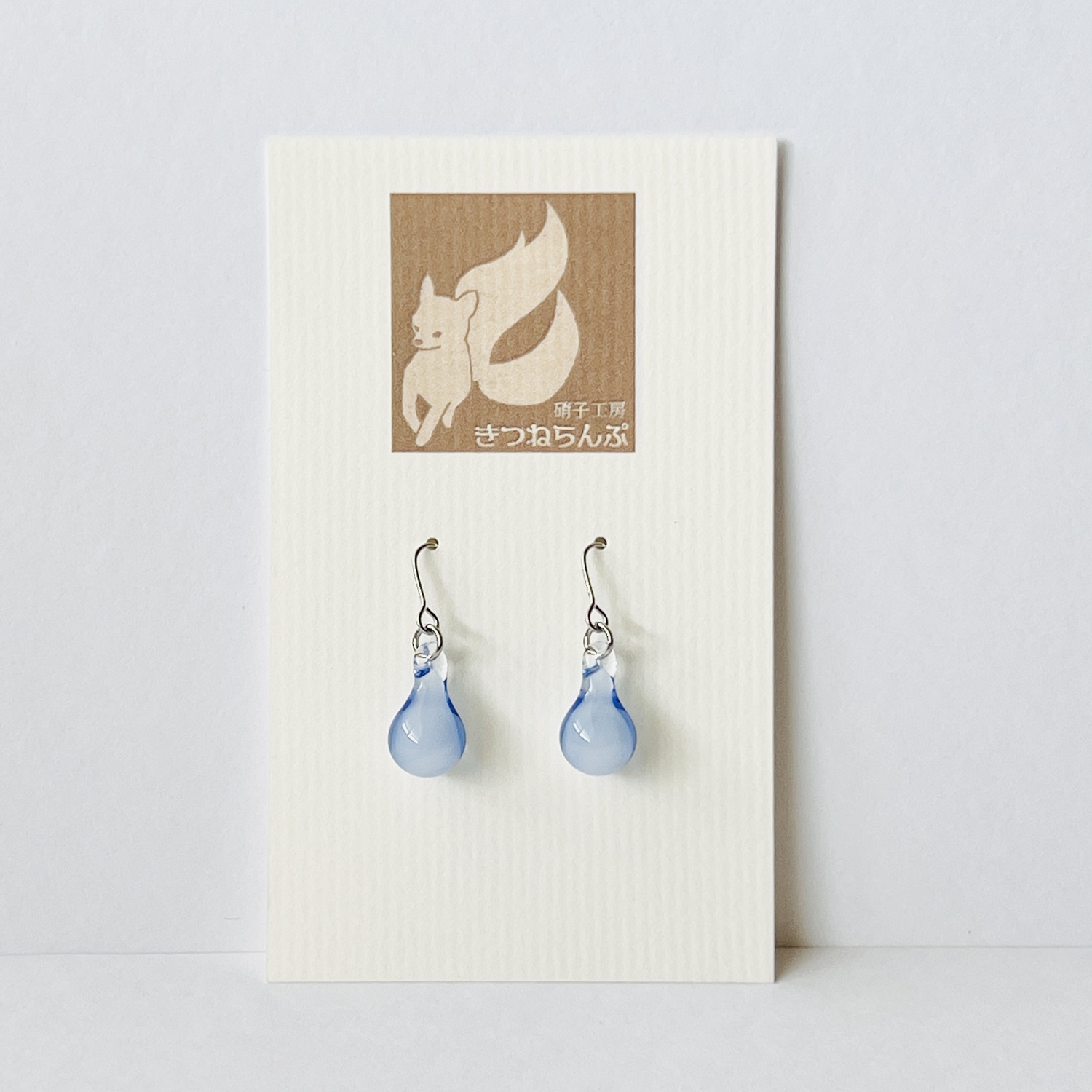 一雫の硝子ピアス